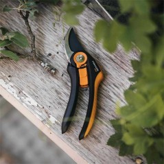 Fiskars SmartFit P541 - Versatile Pruner for Effortless Gardening | Model 6411501111166